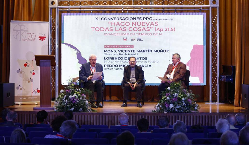 El obispo auxiliar Vicente Martín estuvo en la inauguración de la jornada. Foto: PPC.