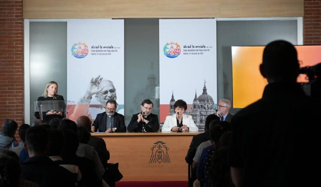 La delegada de Medios de la archidiócesis, Sara de la Torre, durante la cita con la prensa. Foto: Archimadrid.