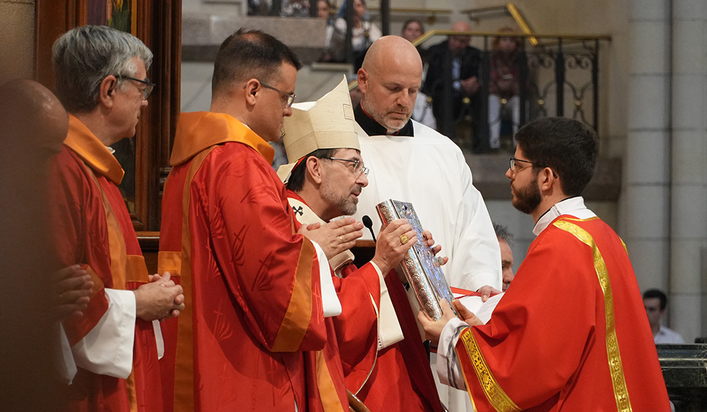 El cardenal Cobo preguntó a los diáconos «¿queréis consagraros al servicio de la Iglesia?».