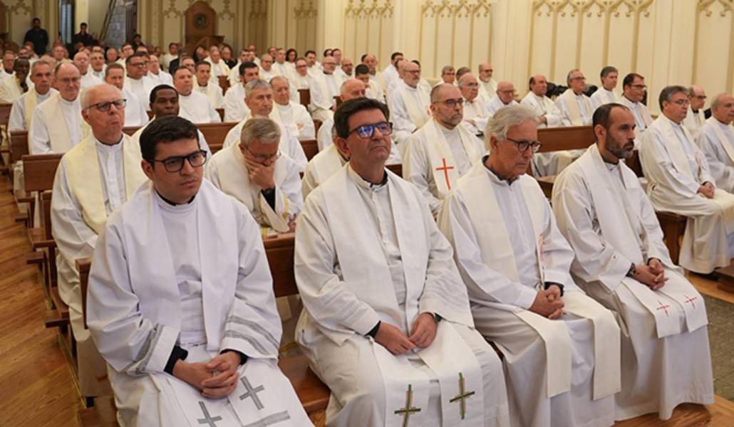 Los sacerdotes convocados durante la Eucaristía. Foto: Javier Ramírez.