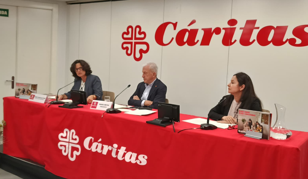 María González, Manuel Bretón y Laura Daniele durante la rueda de prensa.