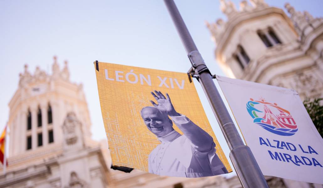 La imagen del Papa ya está en buena parte de Madrid. Foto: Ayuntamiento de Madrid.