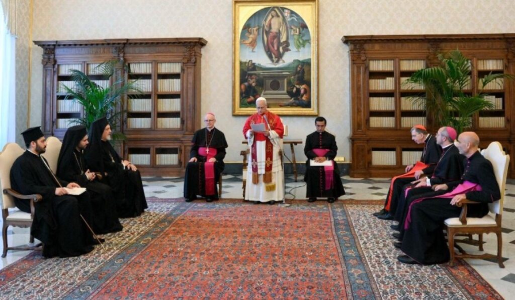 Un momento del discurso del Santo Padre a los representantes del Patriarcado de Constantinopla. Foto: Vatican News.