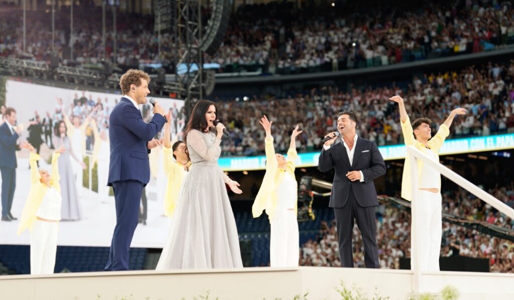 70.000 personas cantaron con Diges, Navarro y Bustamante en el estadio. Foto: Europa Press / A. Pérez Meca.