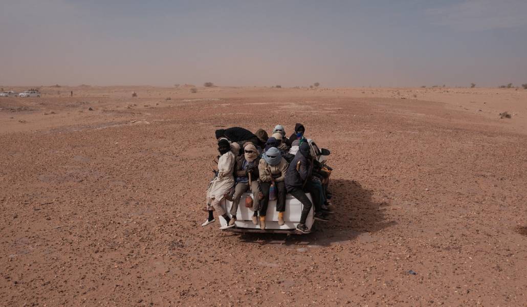 Refugiados africanos entrando en territorio libio. Foto: ABC.