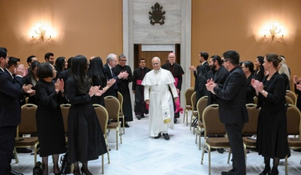 El Papa a su llegada al encuentro. Foto: Vatican Media.