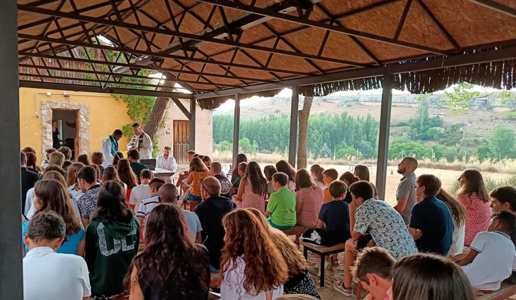 Jóvenes de San Leandro, durante un campamento.