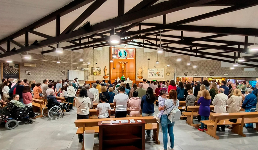 El interior del templo, durante una celebración.