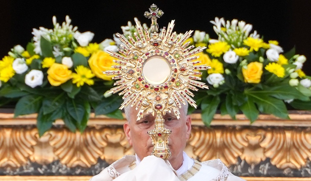 León XIV durante la celebración del Corpus Christi el año pasado en Roma.