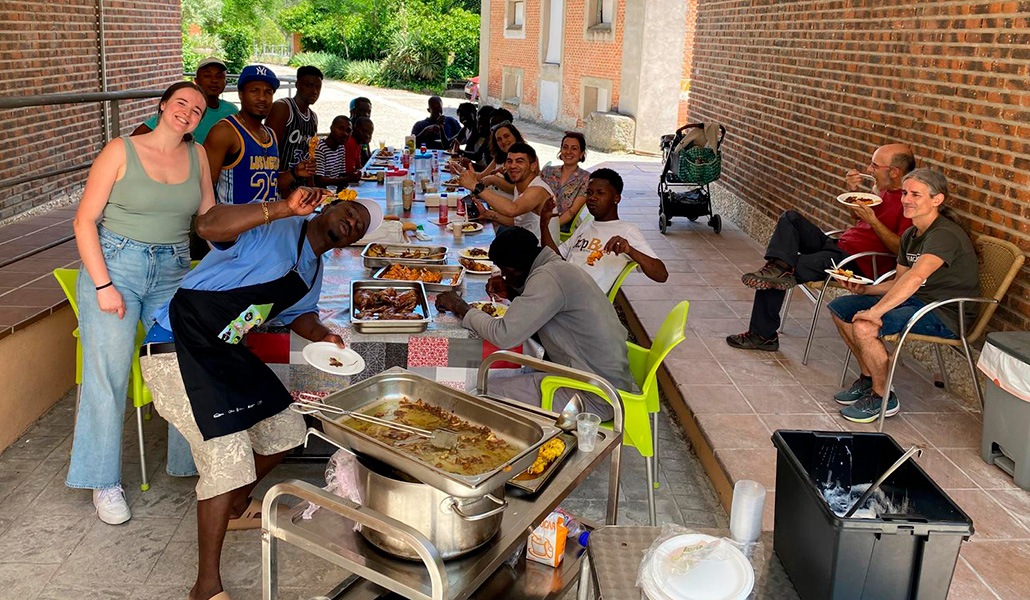 SERCADE tiene varios proyectos de atención a migrantes. Uno de ellos es Casa Boza.