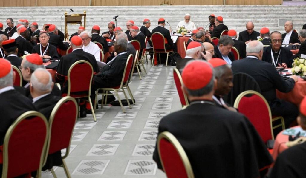 Sesión de trabajo de los cardenales durante el Consistorio. Foto: Vatican News.