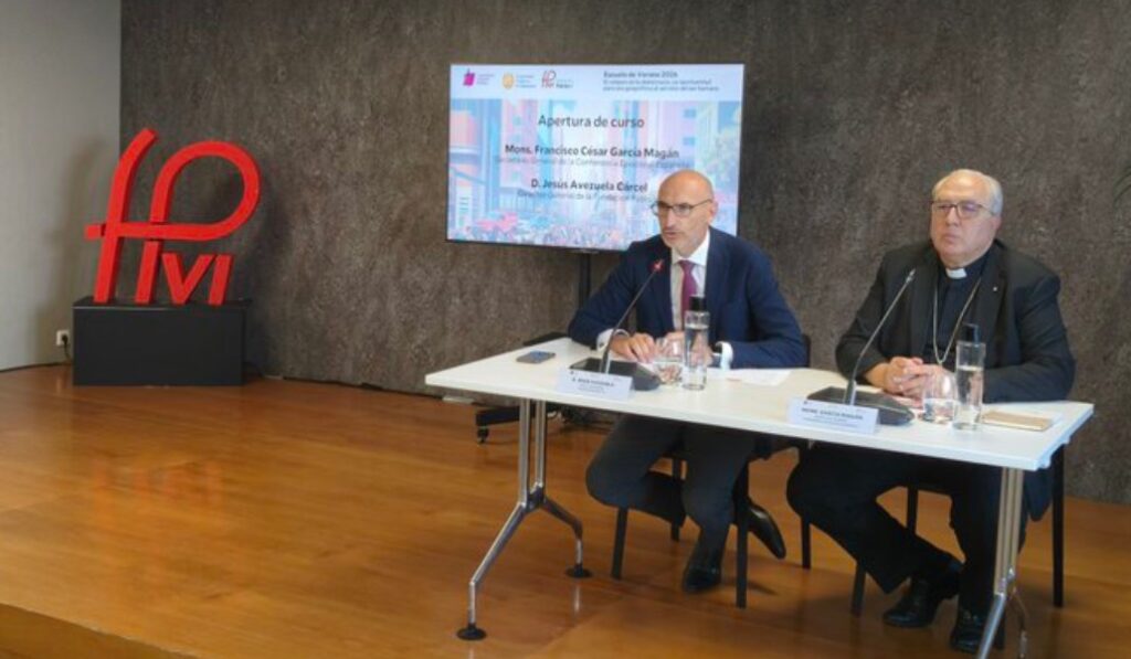 García Magán y Avezuela durante el acto en la Fundación Pablo VI. Foto: Prensa CEE.