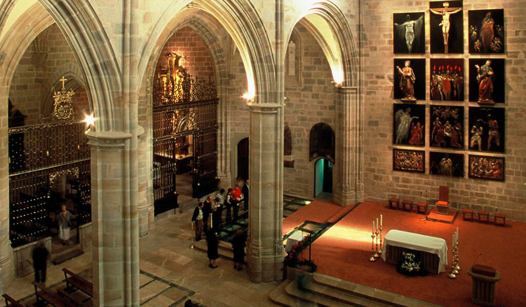 Vista panorámica del interior de esta iglesia salón, de influencias alemanas.