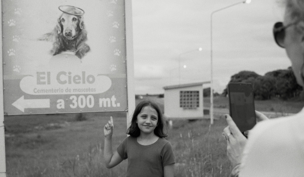 Anika Bootz da vida a la protagonista, del mismo nombre y aparentemente más conectada con los animales que con su familia.