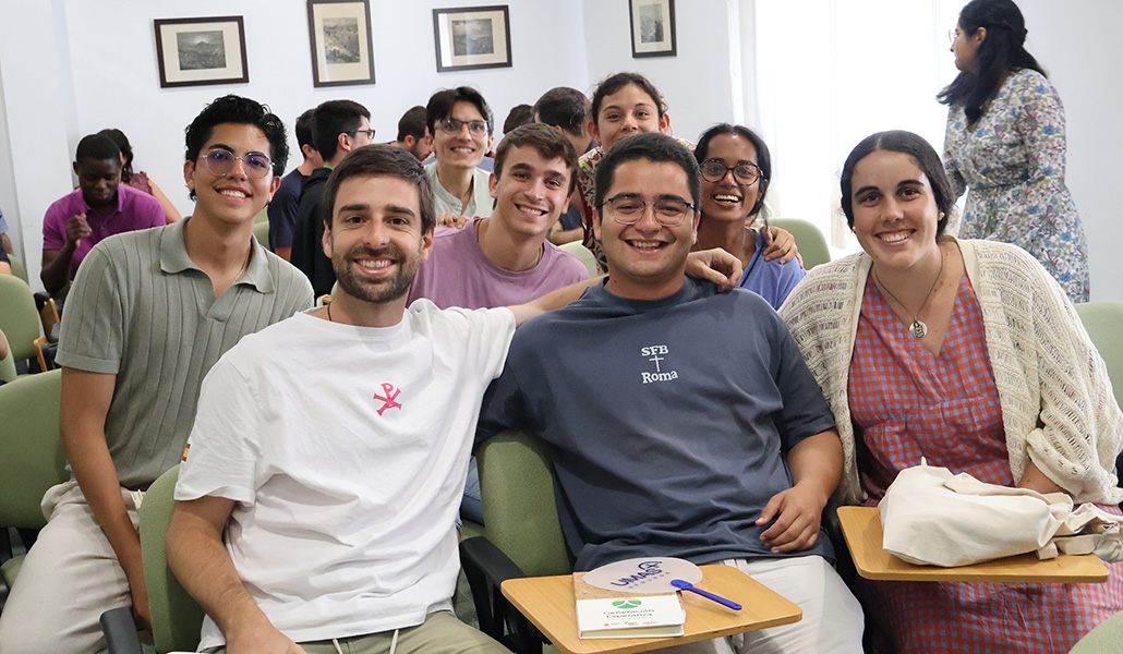Mezclar a seminaristas y agentes pastorales permite que unos cuenten con los otros.