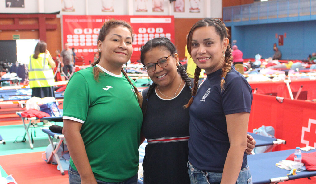 Fiorella, Jackelin y Natasha se han hecho amigas aquí.