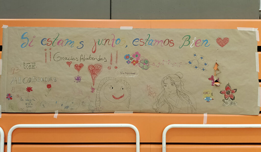 Cartel de agradecimiento a Alcobendas de los vecinos acogidos.