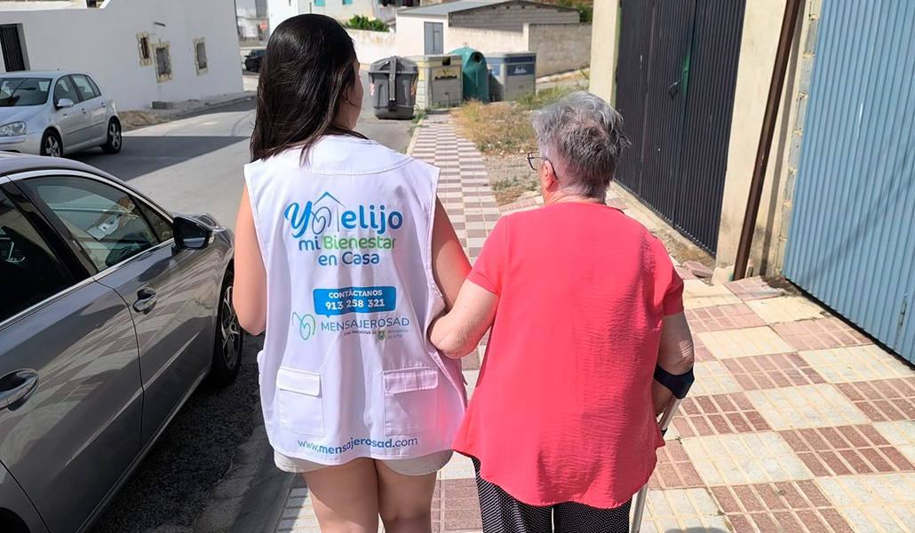 Los sanitarios de Mensajeros de la Paz realizan visitas a domicilio.