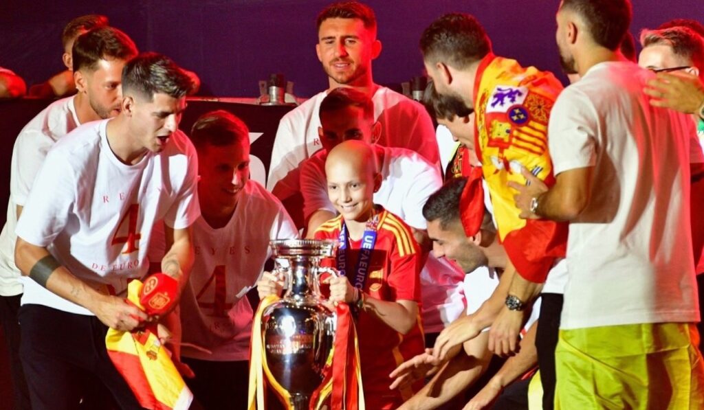 María con la selección celebrando la última Eurocopa. Foto: Europa Press.