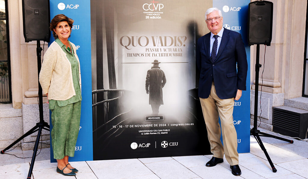 Con María San Gil, copresidenta con él de Católicos y Vida Pública, presentando la edición de 2024. Foto: ACdP.