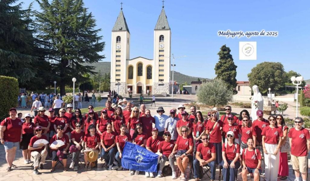 Foto de familia durante la peregrinación del año pasado. Foto: Lazos de Caná.