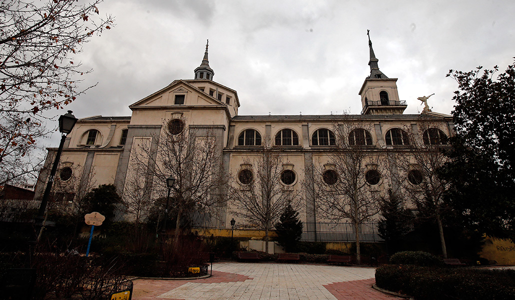 Fachada de la parroquia