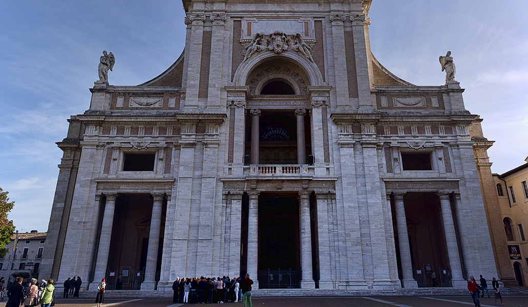 La basílica de Santa María de los Ángeles, en Asís, donde va a ser recibido el Papa.