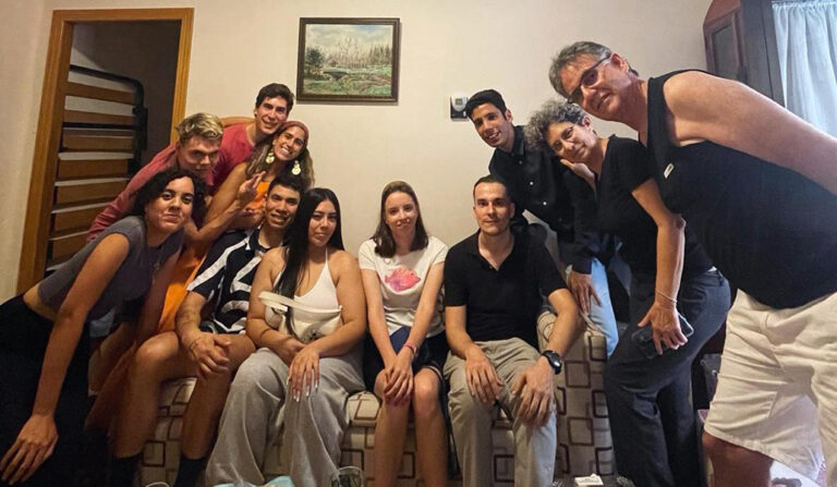 Cascón y su mujer con usuarios.