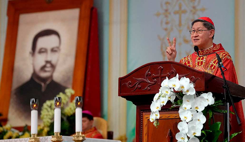 El cardenal Luis Antonio Tagle, enviado especial del Papa, durante la Misa de beatificación del difunto sacerdote católico vietnamita Francis Xavier Truong Buu Diep.