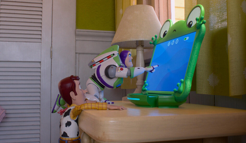 Buzz Lightyear y Woody aparecen en la cinta.