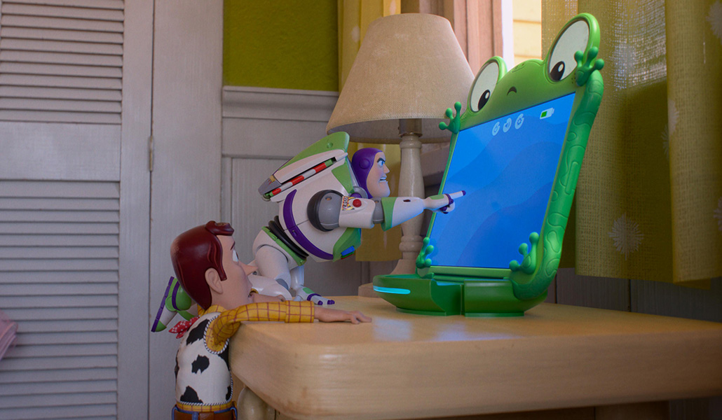 Buzz Lightyear y Woody aparecen en la cinta.