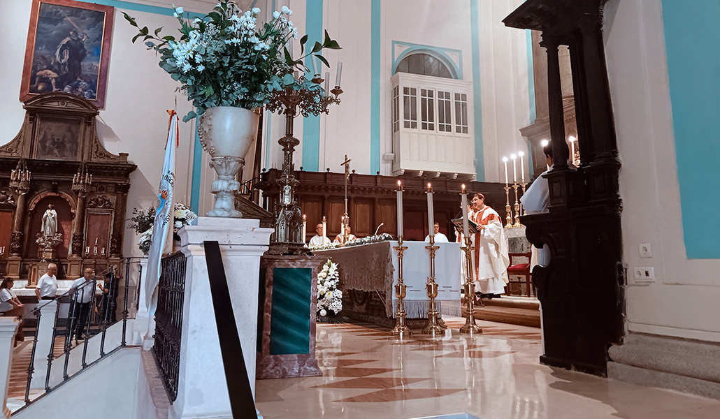 El arzobispo de Madrid en Nuestra Señora del Carmen y San Luis.