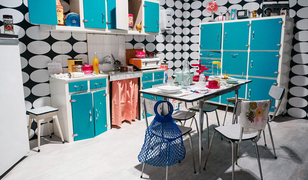 Icónica cocina con muebles de formica propia de todas las casas.