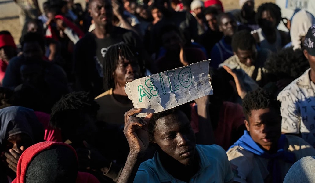 Los médicos advierten de que Ceuta no puede afrontar sola una emergencia sanitaria de estas dimensiones. Foto: AP