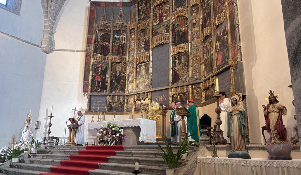 El cardenal José Cobo presidió la que definió como «la Eucaristía de vuelta a casa». Foto: Luis Miguel Modino
