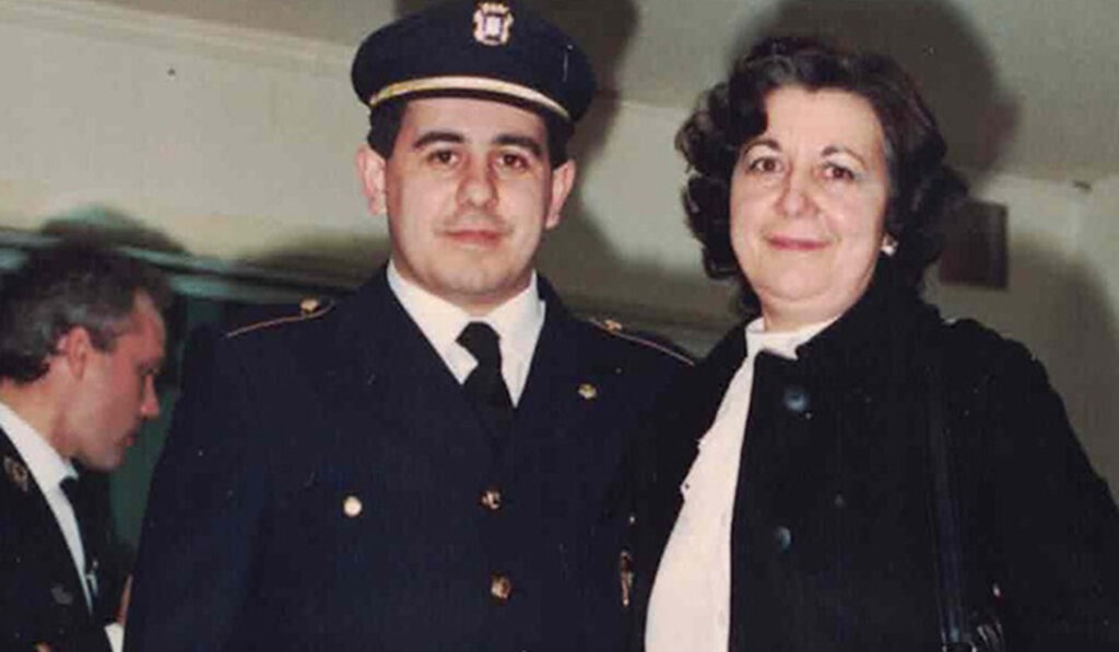 Félix con su madre en una de las visitas a los niños del Hospital San Rafael.