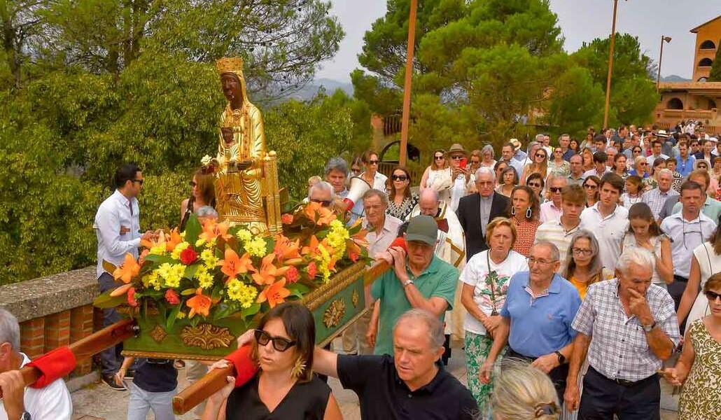 En la Fiesta de la Virgen de Torreciudad, el santuario saca en procesión a una Virgen Peregrina. Foto: Santuario de Torreciudad