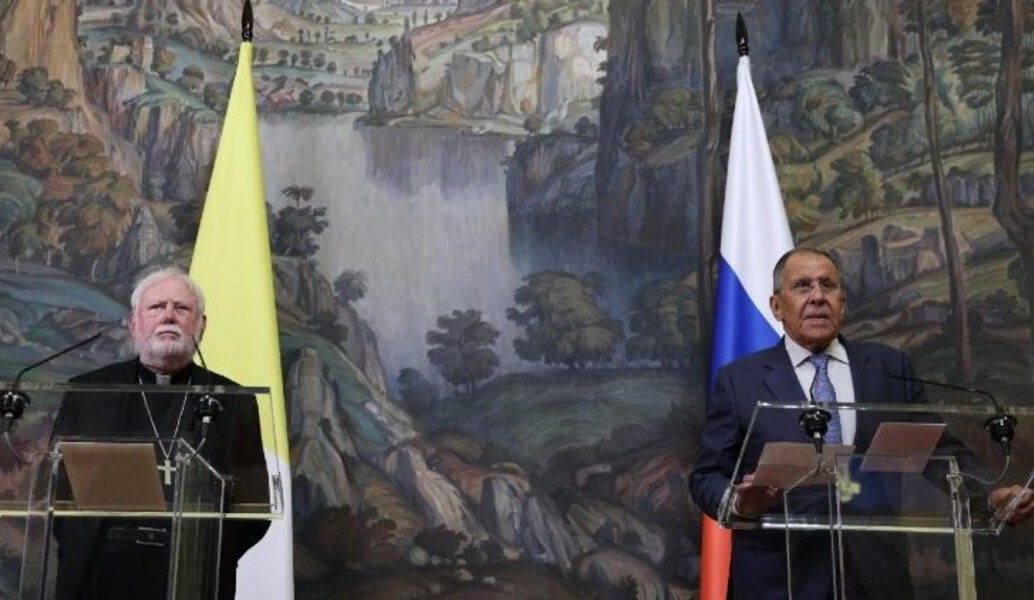 Gallagher y Lavrov durante su comparecencia ante la prensa. Foto: Vatican Media