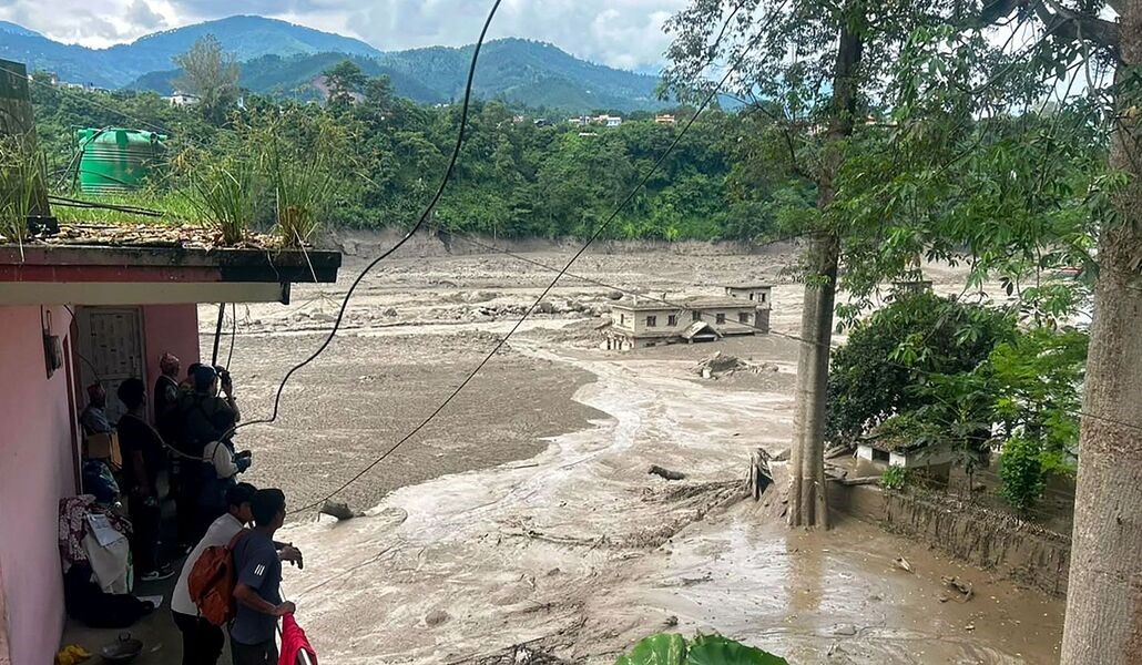 Las últimas informaciones sitúan en torno a 270 el número de fallecidos y en más de 1.300 el de desaparecidos. Foto: AP