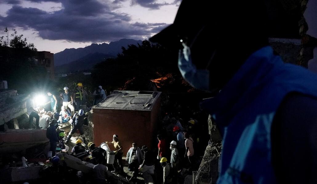 Los rescates no han cesado desde el temblor. Foto: Foto OSV News/Sergio Acero, Reuters