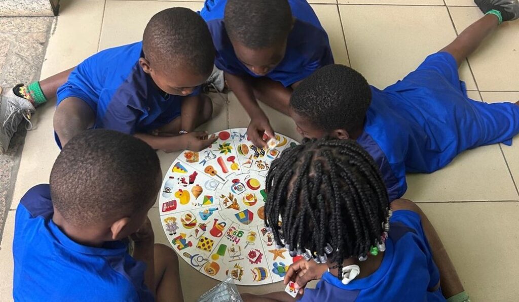 En tres años, la Fundación ha conseguido escolarizar a 50 niños. Foto: Fundación Amigos de Monkole