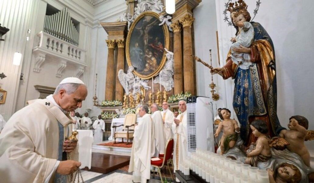 León XIV también celebró el año pasado la solemnidad de la Asunción en esta parroquia. Foto: Vatican News
