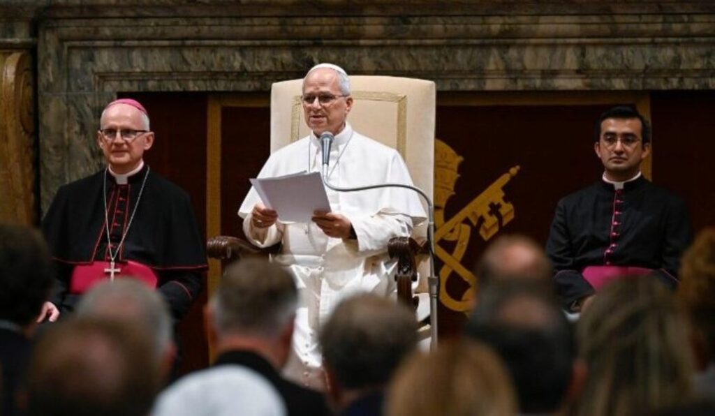 El Pontífice ha pedido que la inteligencia artificial «nunca permita erosionar esta célula primaria de la sociedad» que es la familia. Foto: Vatican Media