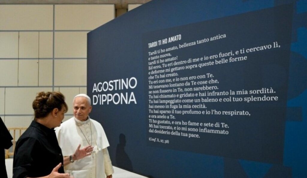 León XIV ha visitado la muestra dedicada a San Agustín. Foto: Vatican Media