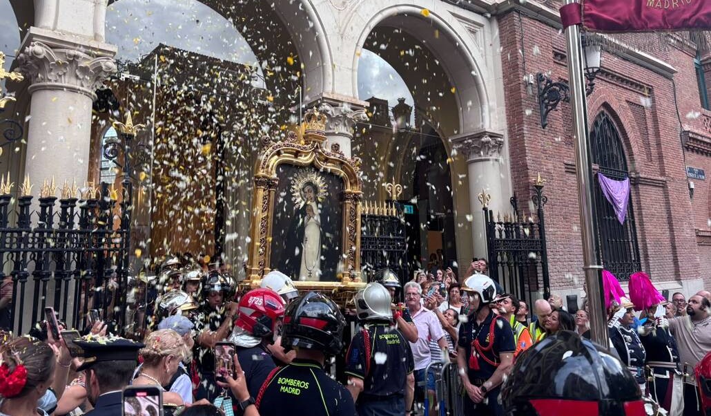 Miles de madrileños siguieron a la Virgen por el centro de Madrid. Foto: Archimadrid