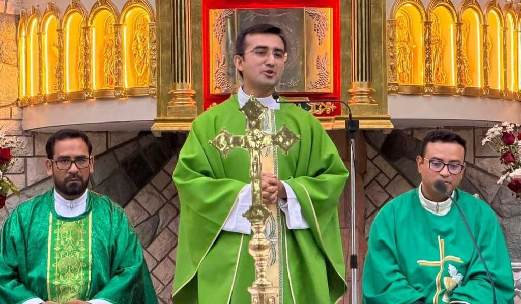 Edgard Rimaycuna durante la Misa en la catedral de Chiclayo. Foto: Redes sociales