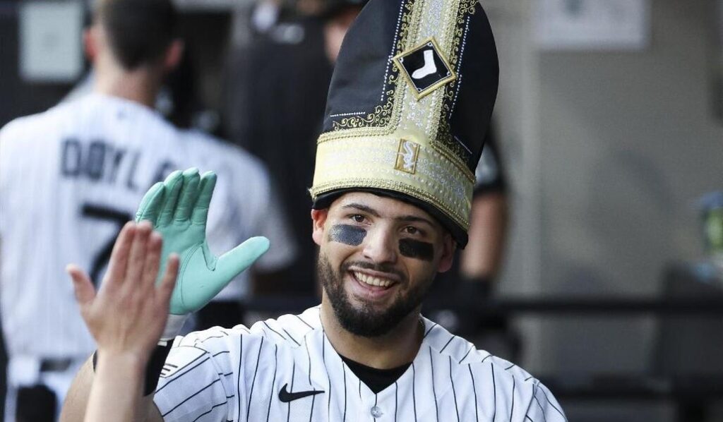 Hasta los jugadores se hicieron con uno de los gorros. Foto: OSV/cortesía de los White Sox