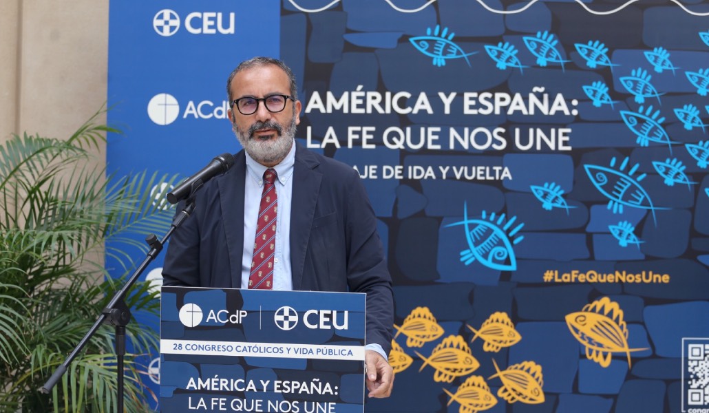 Pablo Velasco durante la presentación del congreso. Foto: CEU.
