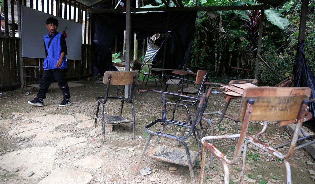 El interior de una escuela afectada por el terremoto del pasado 10 de agosto de 2026 en Buenaventura (Colombia).