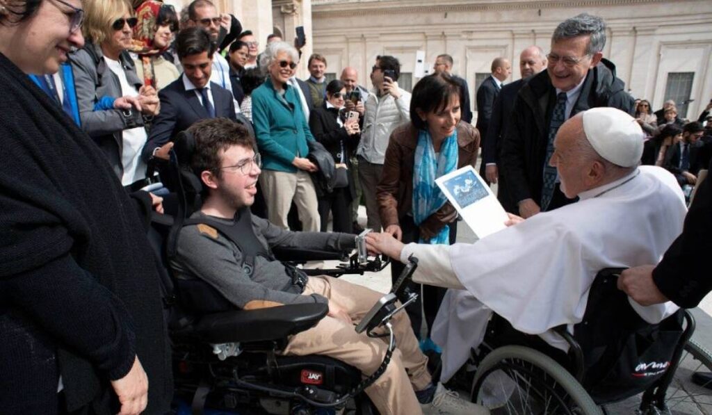 Giacomo, en un encuentro con Francisco. Foto: Vatican News.